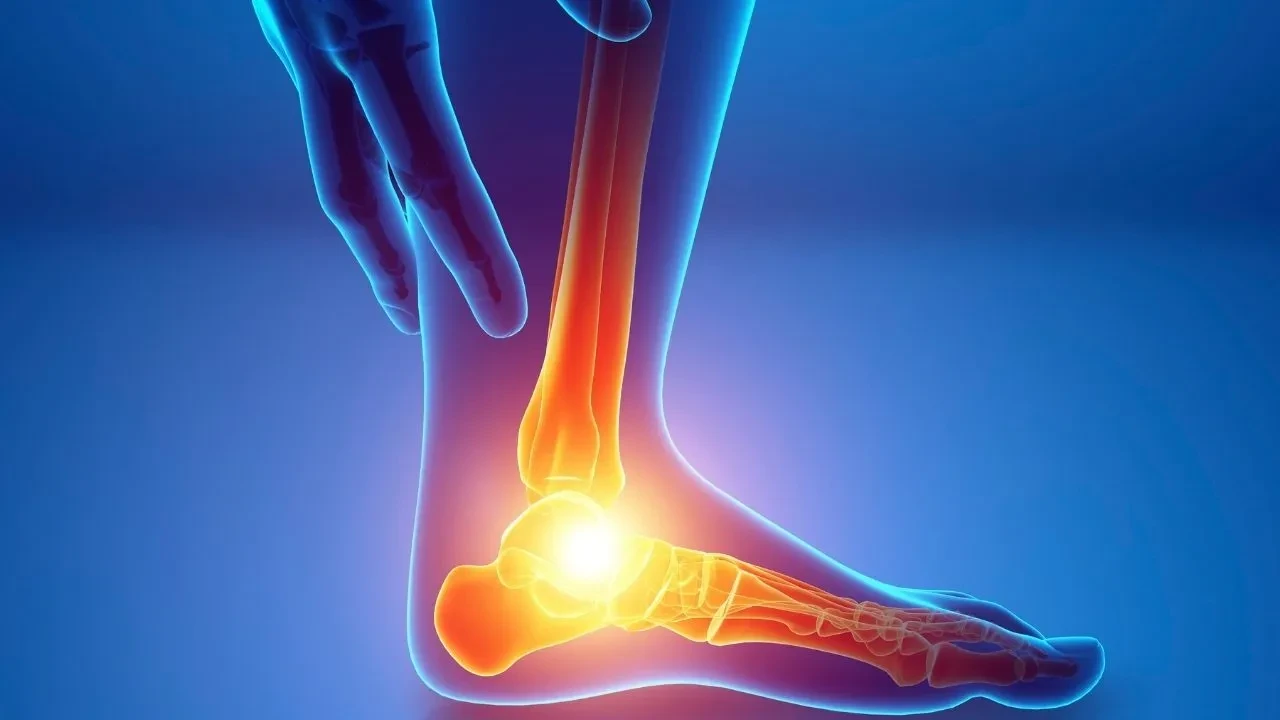 Ayaklardaki baskıcı ağrılara dikkat! Vücudunuz sinyal veriyor