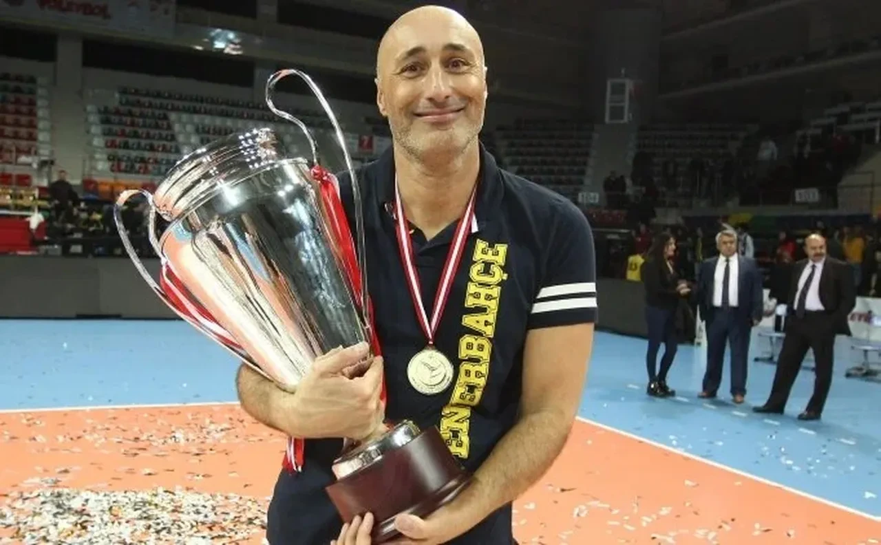 Fenerbahçe'nin yeni antrenörü belli oldu! Galatasaray yenilgisi sonrası kovulmuştu!
