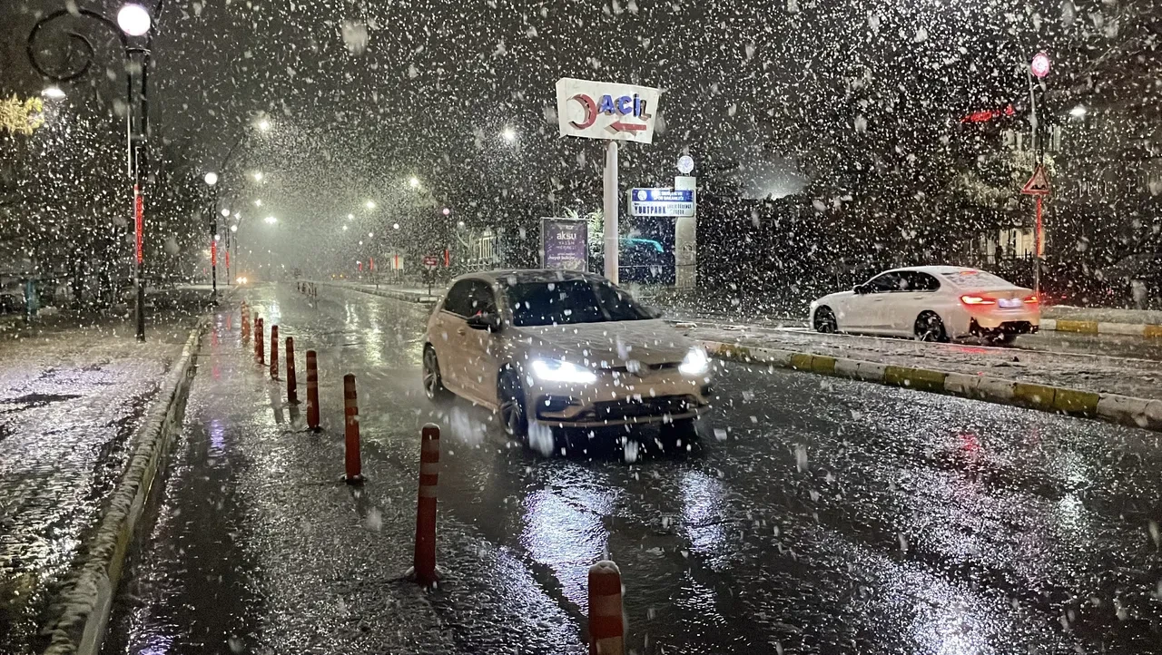Nisan ayında lapa lapa kar! Birçok il beyaza büründü, kar kalınlığı 10 santimetreyi buldu