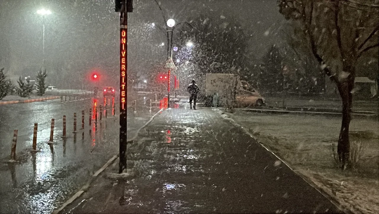 Nisan ayında lapa lapa kar! Birçok il beyaza büründü, kar kalınlığı 10 santimetreyi buldu