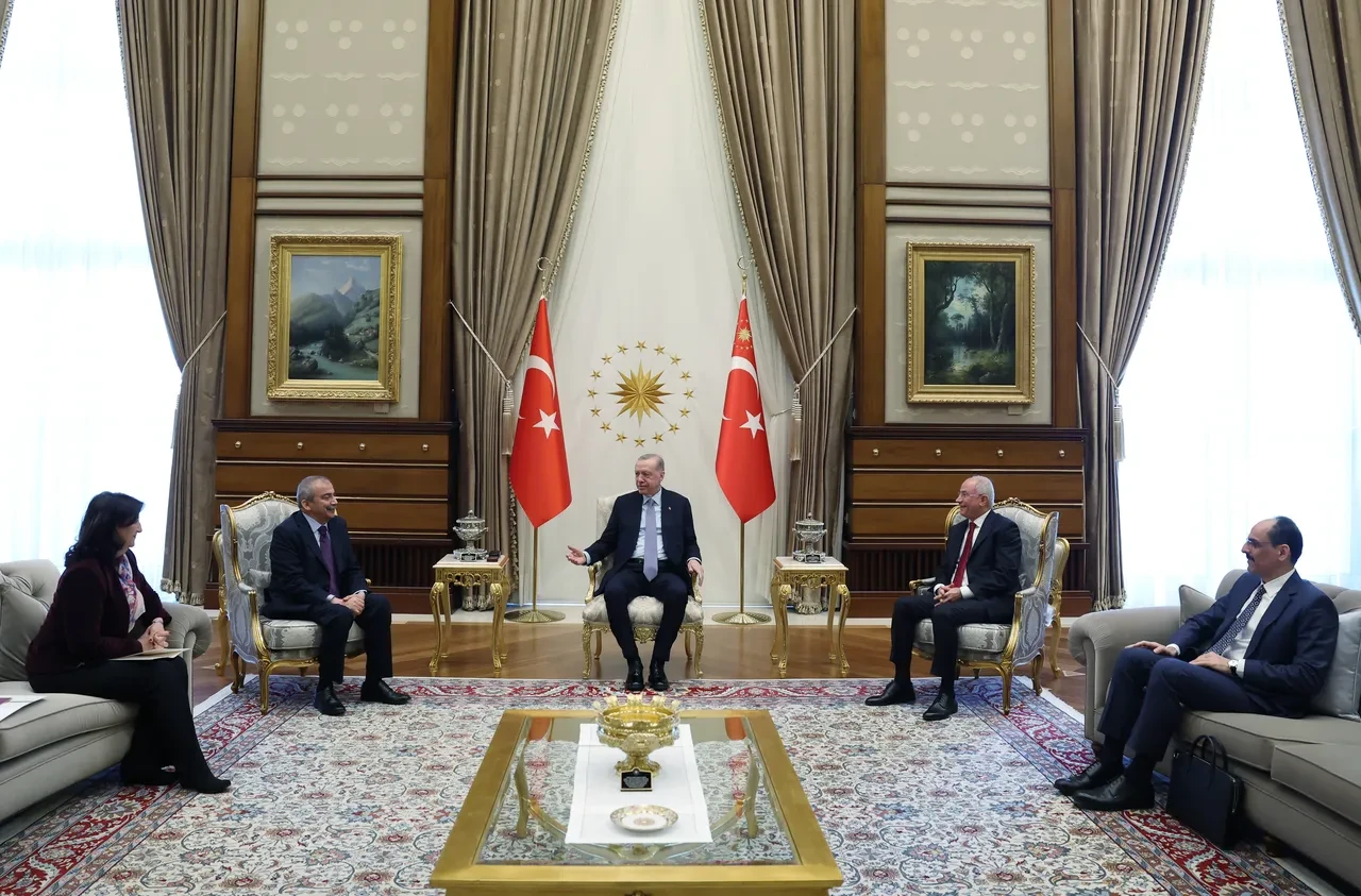 Son dakika | DEM Parti heyeti Külliye'de! 1.5 saatlik kritik görüşmenin ardından ilk açıklama: 'Görüşme umut verici geçti'