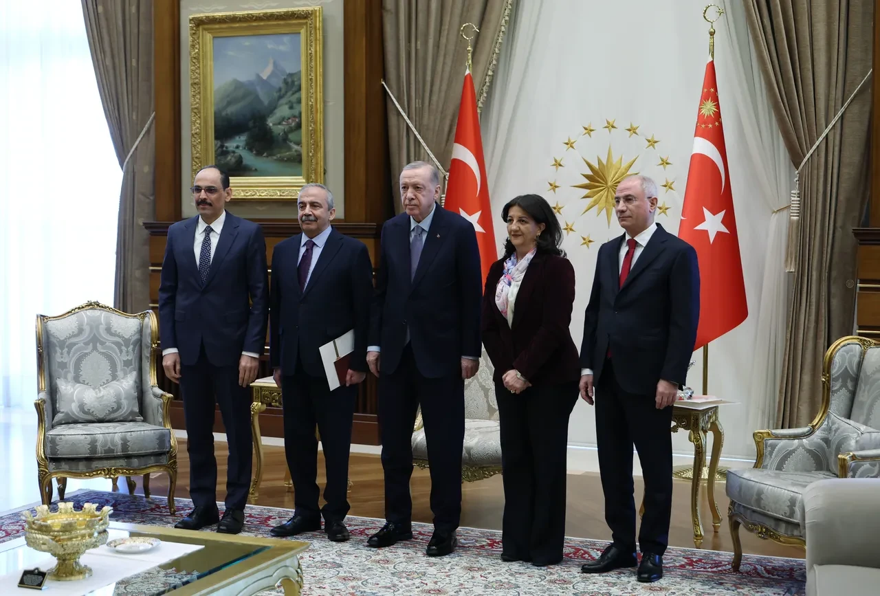 Son dakika | DEM Parti heyeti Külliye'de! 1.5 saatlik kritik görüşmenin ardından ilk açıklama: 'Görüşme umut verici geçti'