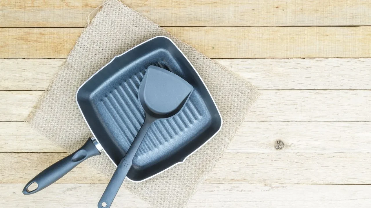 Teflon tavayı bulaşık makinesinde yıkayanlar soluğu doktorda aldı! Kansorejen etki 2 kat artıyor