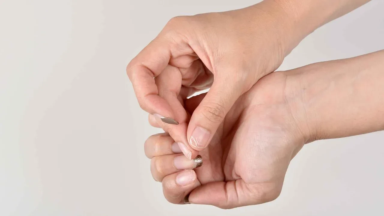 25 yıl boyunca tırnak yedi: Tek bir taktikle bırakabildi