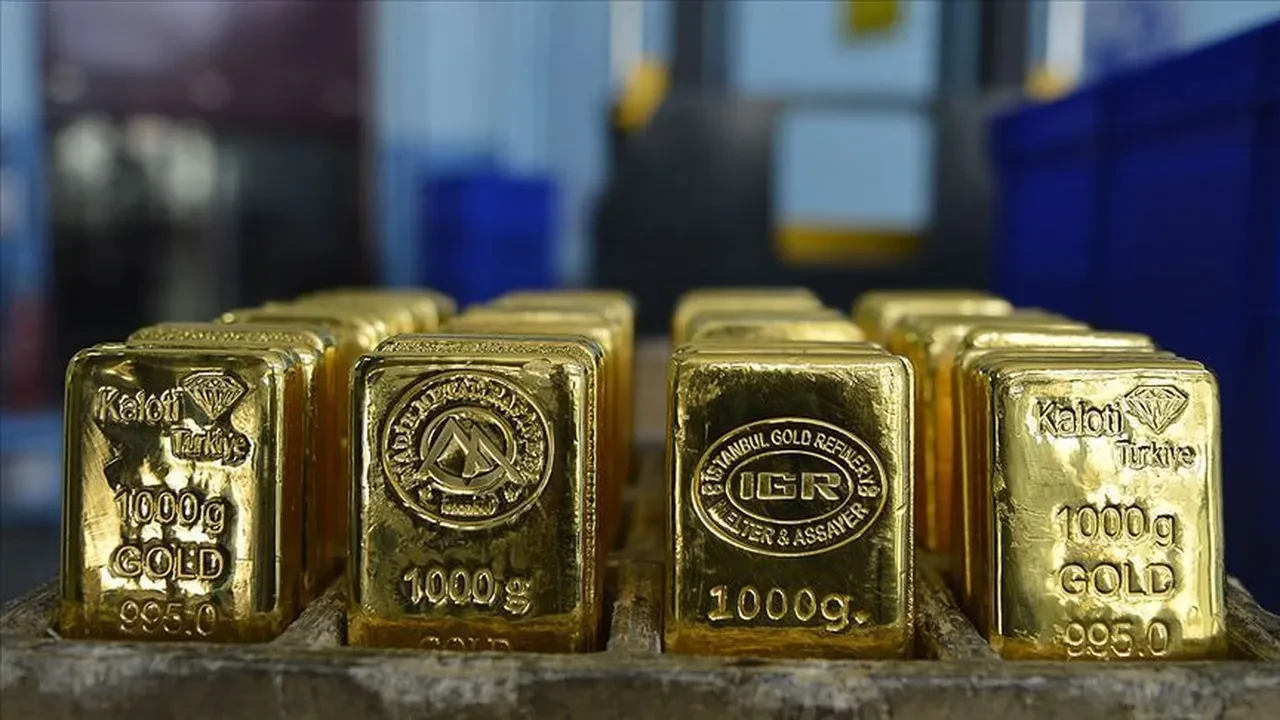 Altın zirveyi deldi, dolar sarsıldı! Ticaret savaşları ekonomiyi çarptı
