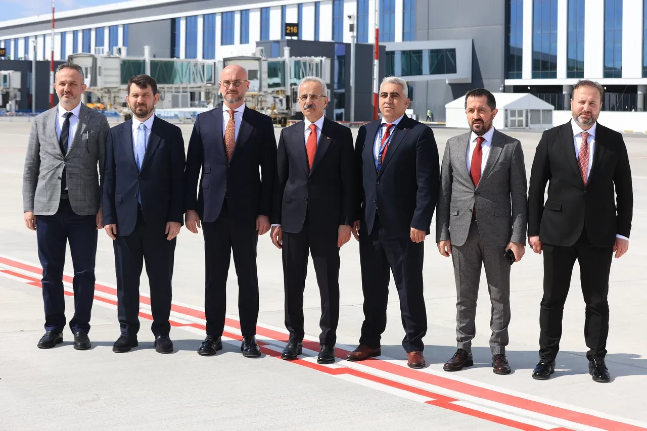 Bakan Uraloğlu duyurdu! Antalya Havalimanı'na dev yatırım: Kapasitesi 82 milyona çıkarıldı