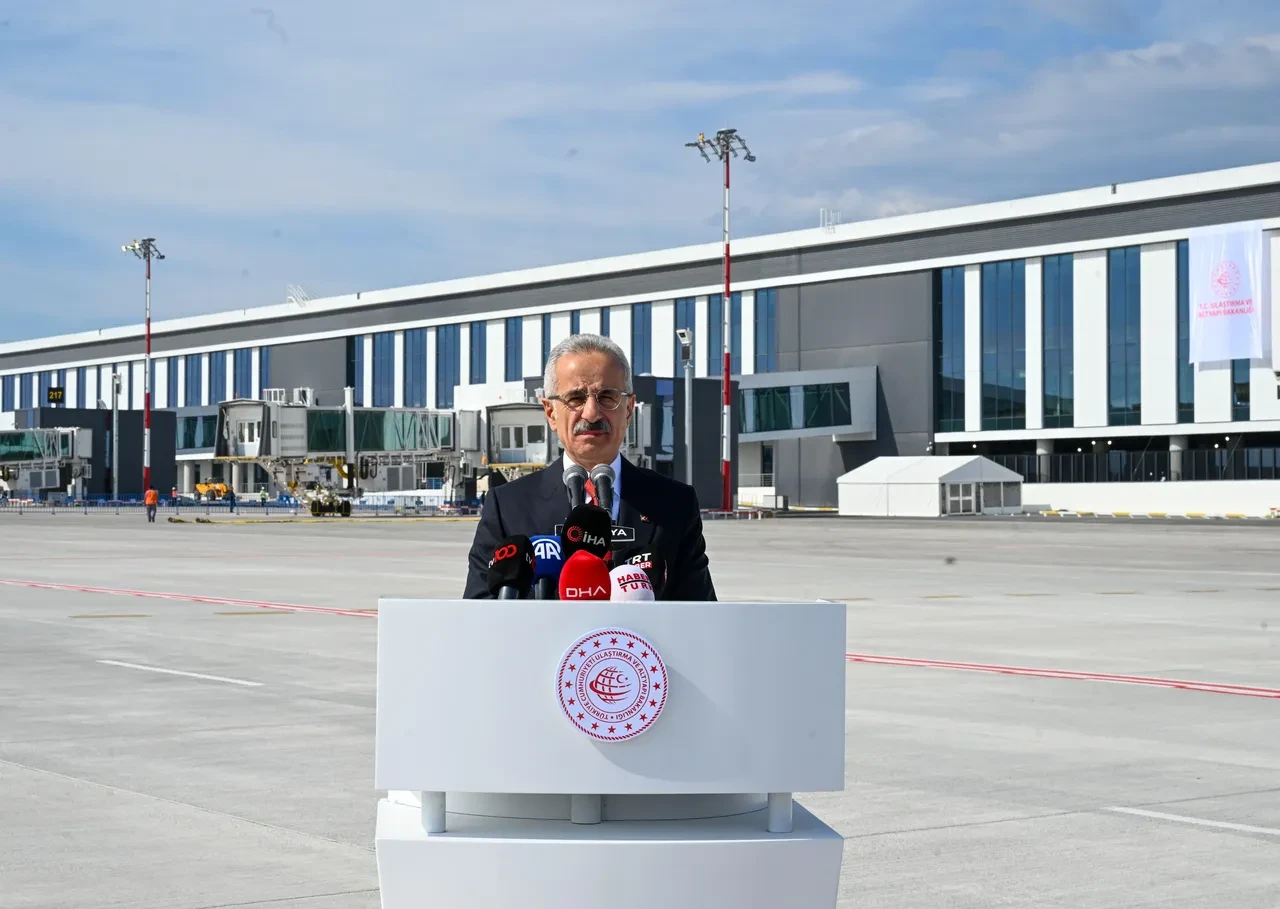Bakan Uraloğlu duyurdu! Antalya Havalimanı'na dev yatırım: Kapasitesi 82 milyona çıkarıldı