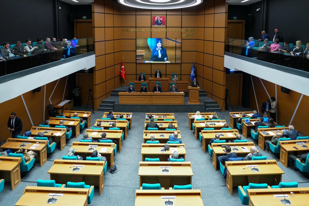 Belediye başkanına tepki için salonu terk ettiler! CHP ve Cumhur İttifakı arasında kriz