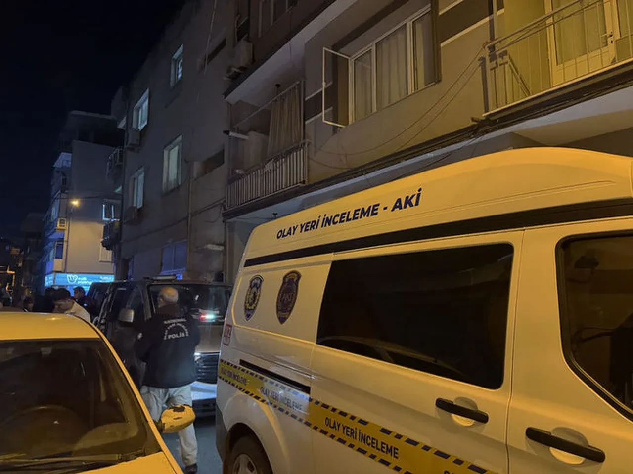 Binadaki kokuyu alanlar hemen telefona sarıldı! Ceset 5 günlük çıktı