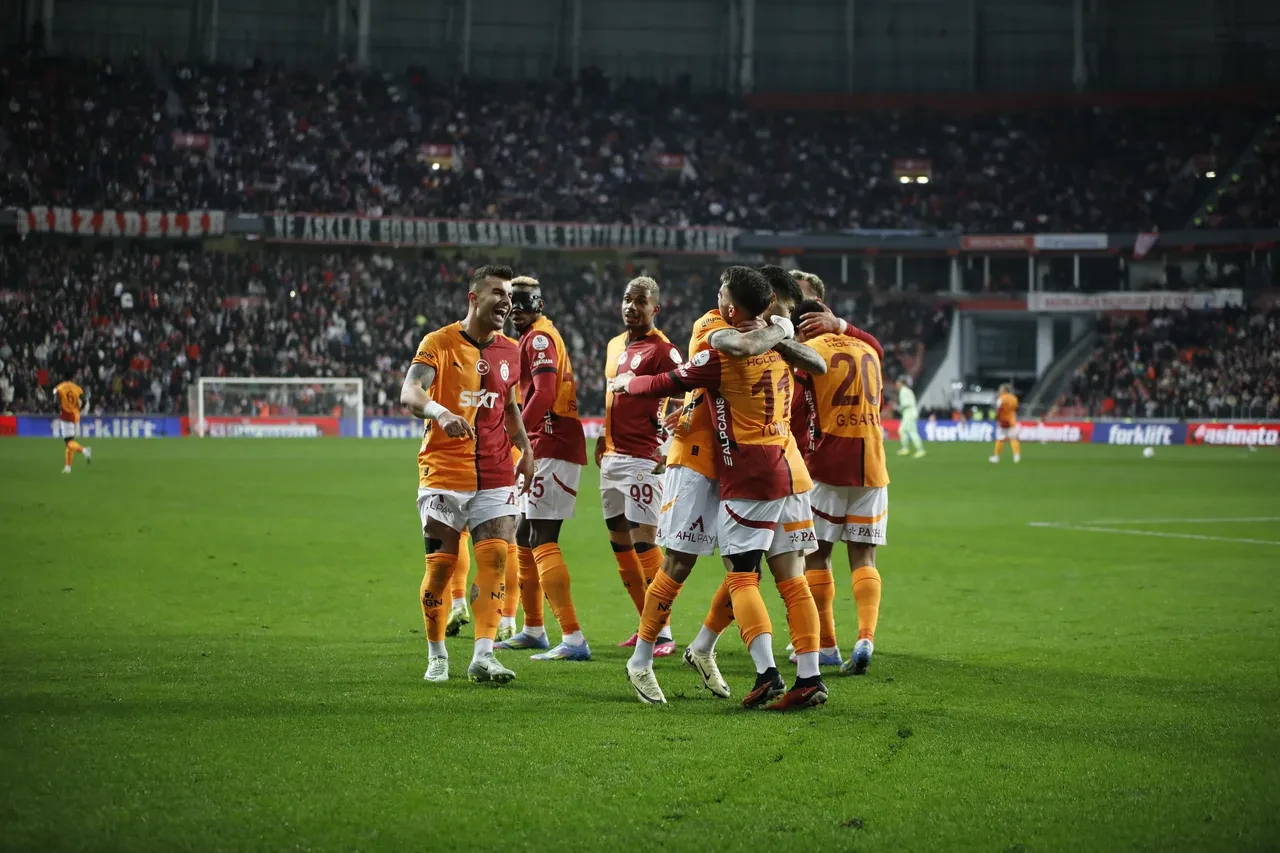 Galatasaray Samsunspor'u 2 golle geçmeyi başardı!