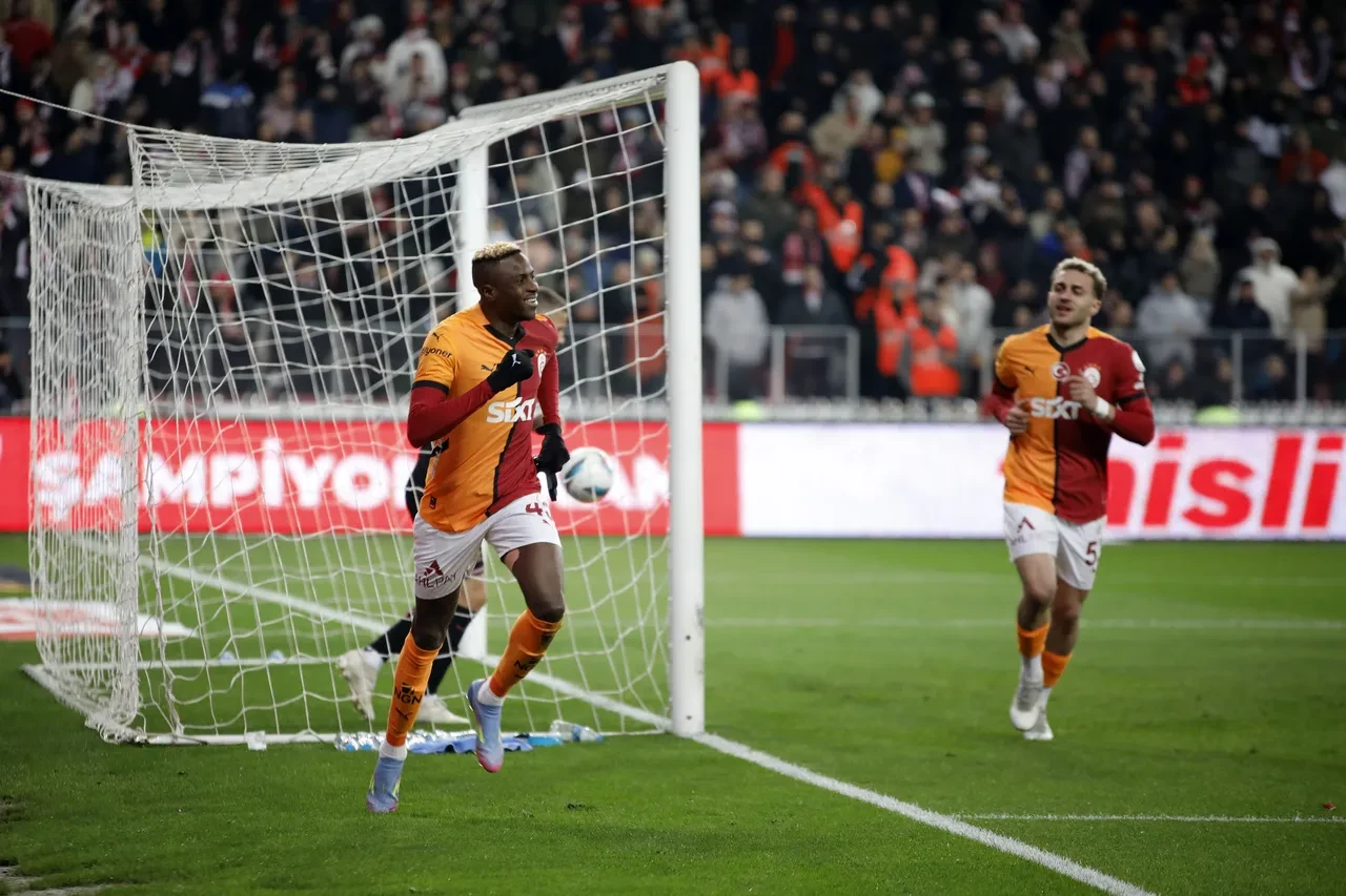 Galatasaray Samsunspor'u 2 golle geçmeyi başardı!