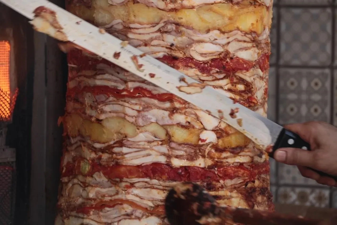 Gıda zehirlenmeleri ciddi boyuta ulaştı! Uzman isimden çarpıcı açıklama: Tavuk dönerciler kapanabilir