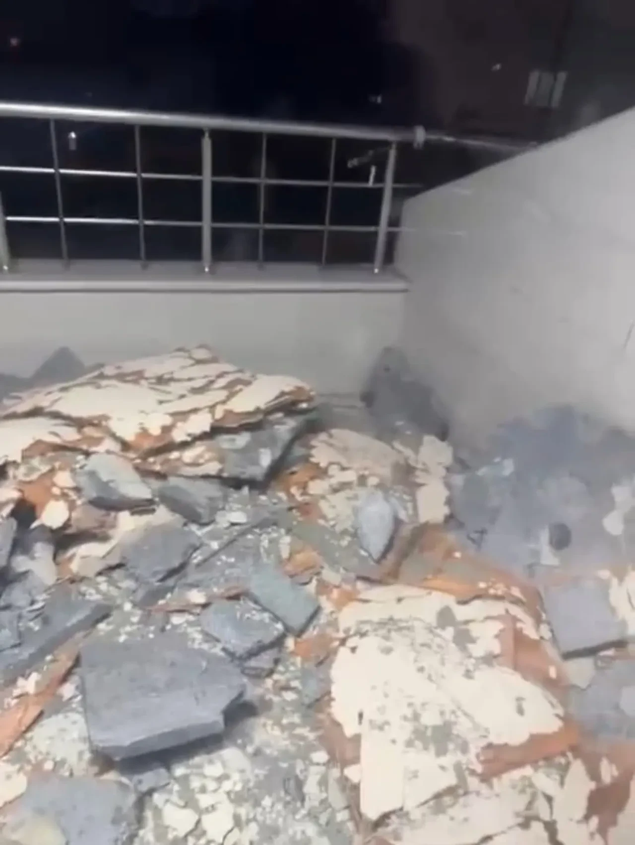 İstanbul rüzgarla sallanıyor! Uçaklar iniş yapamıyor