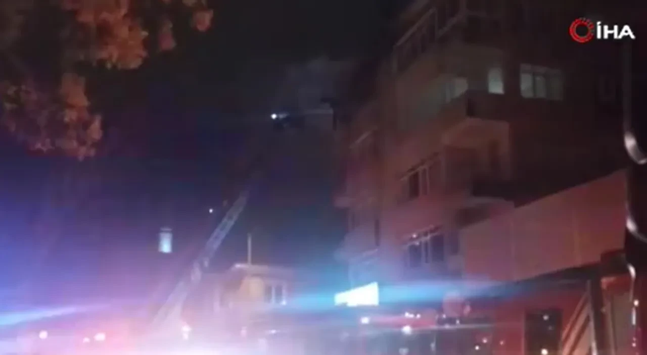 Kadıköy'de gece yarısı yangın paniği
