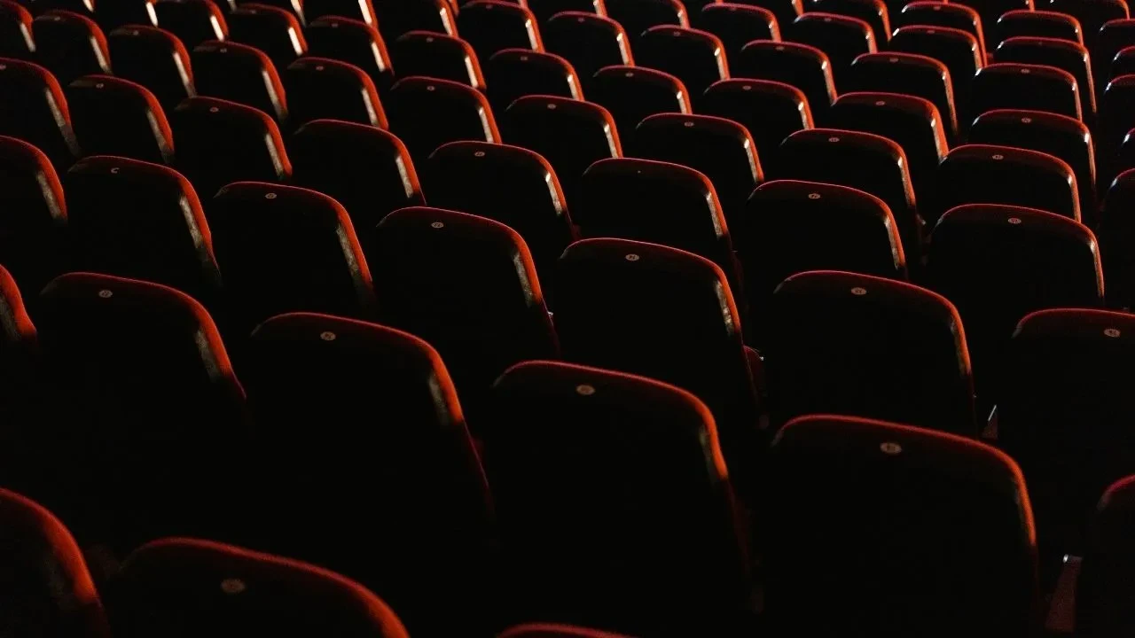 Manipüle ediliyorsunuz! Sinema koltuklarının kırmızı olmasının sırrı: Kırmızı oyun