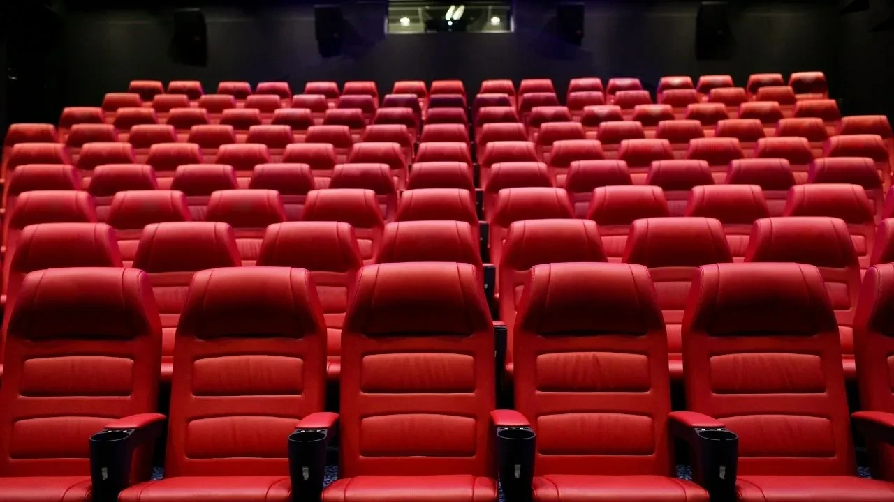 Manipüle ediliyorsunuz! Sinema koltuklarının kırmızı olmasının sırrı: Kırmızı oyun