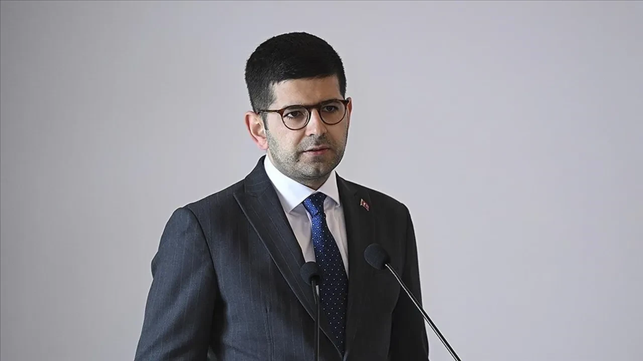 Yatırım ve Finans Ofisi Başkanlığı'na atanan Ahmet Burak Dağlıoğlu'nun okuduğu bölüm ve aldığı eğitimler