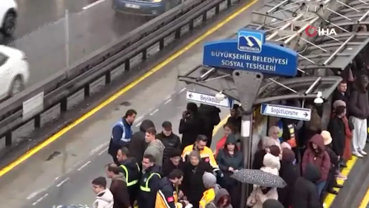 Avcılar'da metrobüs kazası! Çok sayıda yaralı var