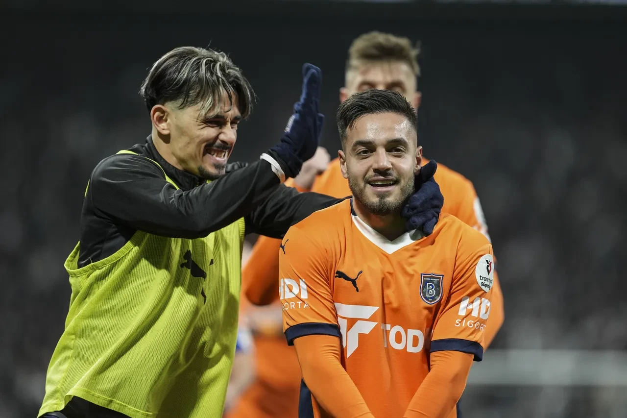 Beşiktaş Başakşehir engeline takıldı! Yusuf Sarı attığı 2 golle takımına 3 puanı kazandırdı