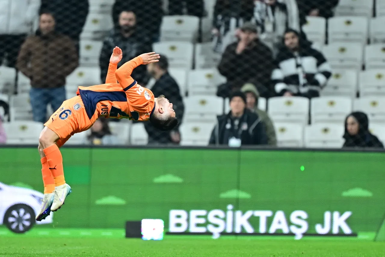 Beşiktaş Başakşehir engeline takıldı! Yusuf Sarı attığı 2 golle takımına 3 puanı kazandırdı