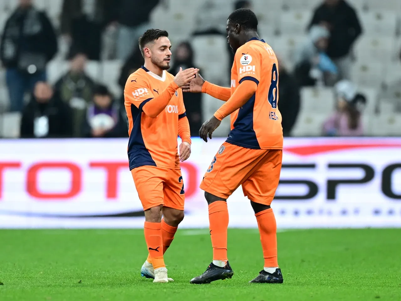 Beşiktaş Başakşehir engeline takıldı! Yusuf Sarı attığı 2 golle takımına 3 puanı kazandırdı