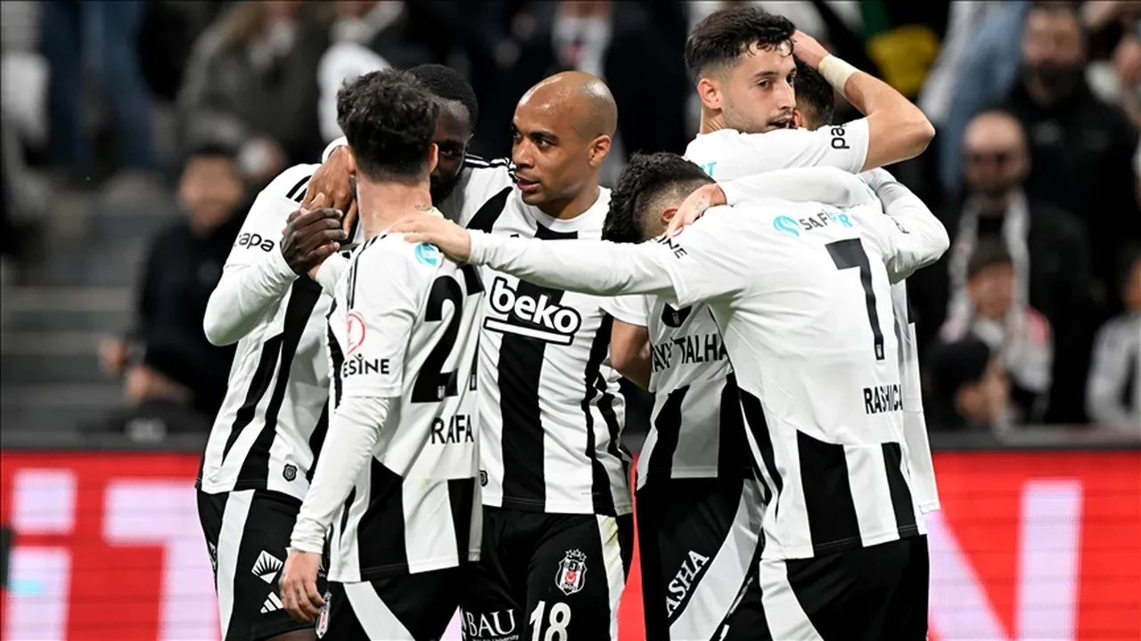 Beşiktaş Başakşehir maçında kadro krizi: BJK 7 kişisiz sahaya çıkacak