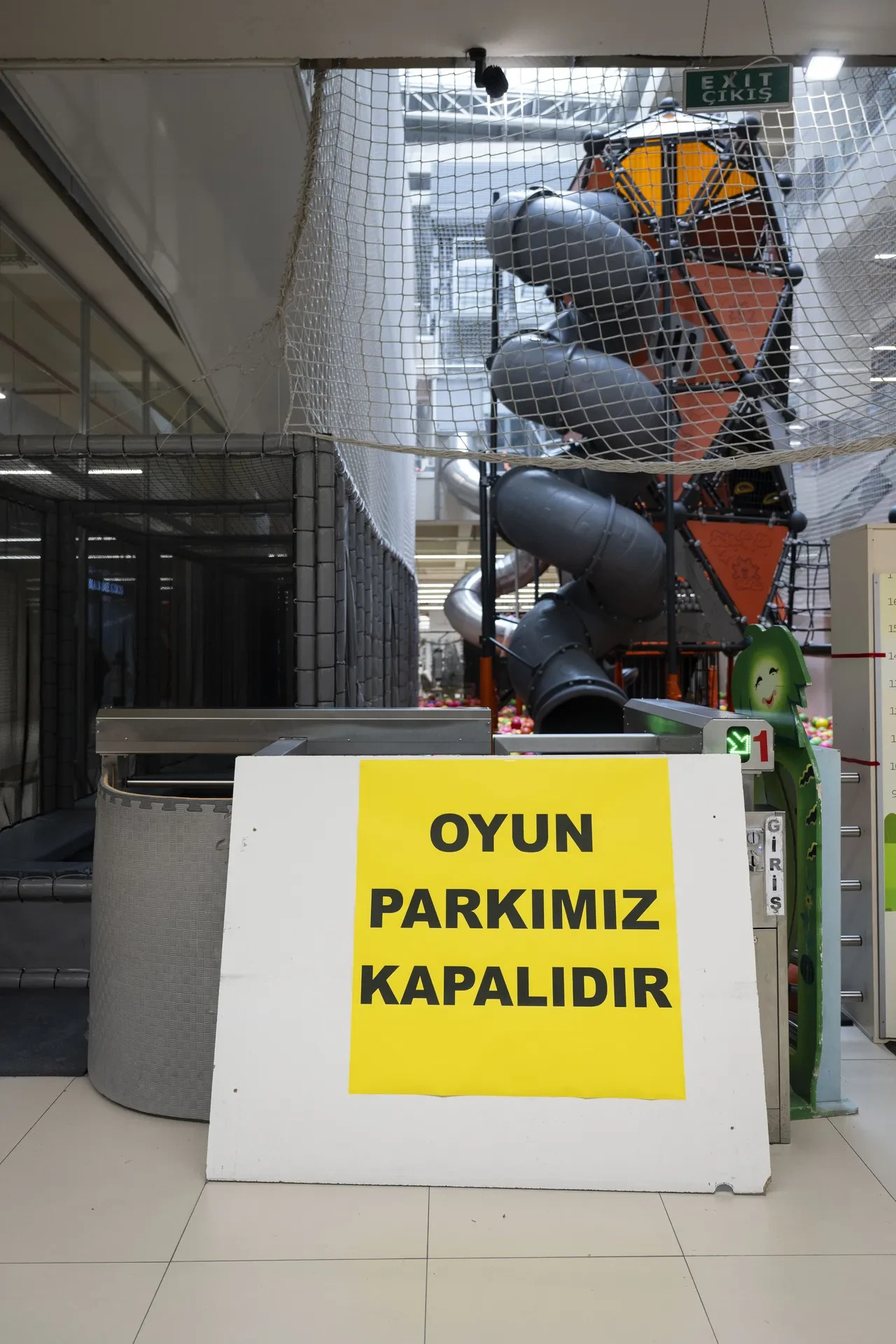 Bu ilk vukuatları değilmiş: Bayram günü de bir çocuğu ağlattılar! Çalışanlar gözaltına alındı
