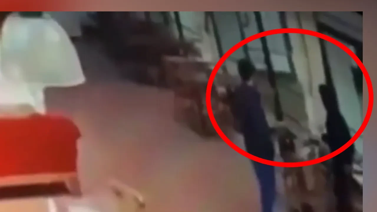 Danla Bilic'in eski sevgilisi Berk Çetin tarafından darp edildiği anlar ortaya çıktı! Peş peşe yumruk attı