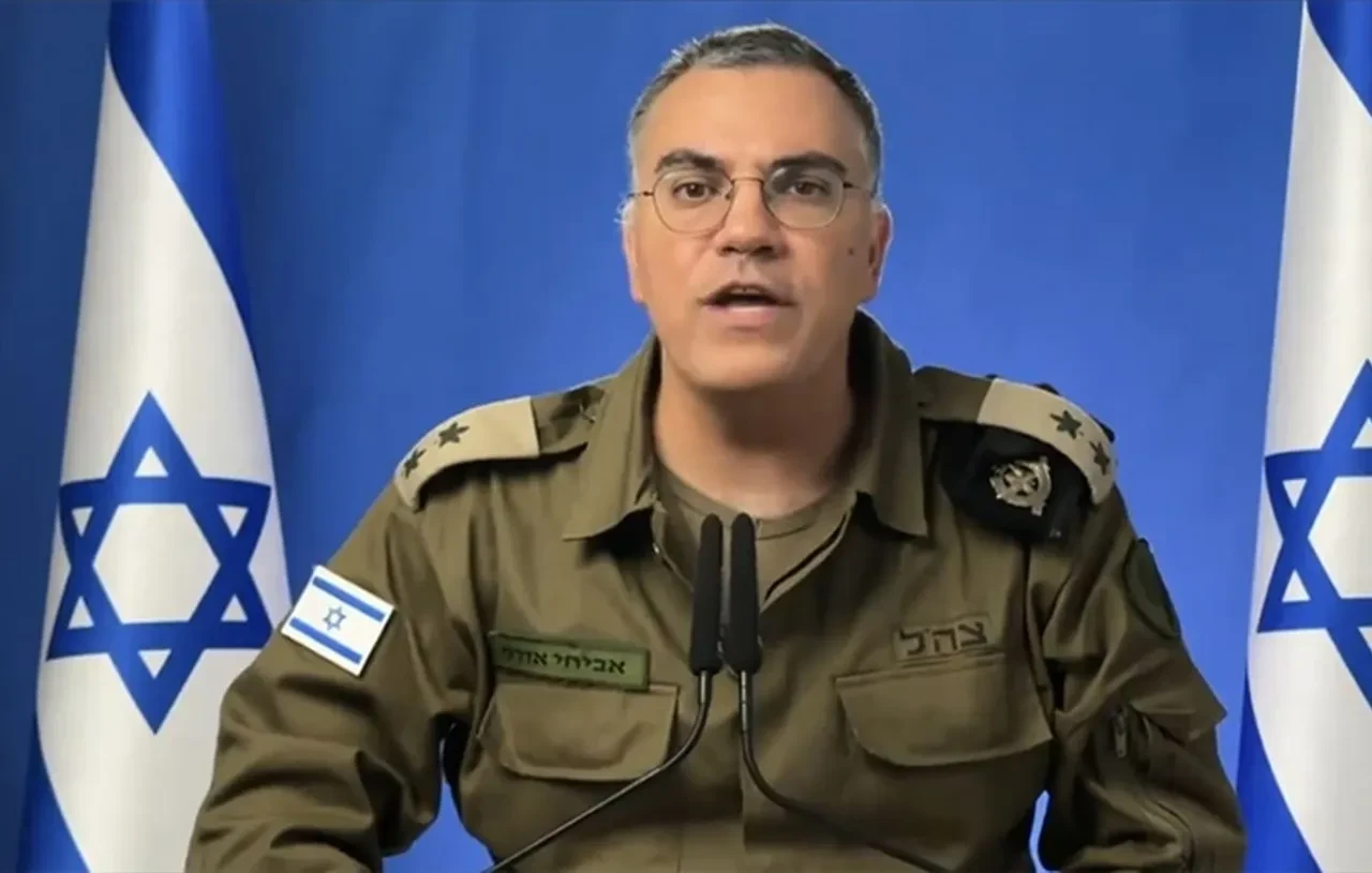 İsrail ordusu, Gazze'deki Filistinlileri zorla yerinden etmeye devam ediyor