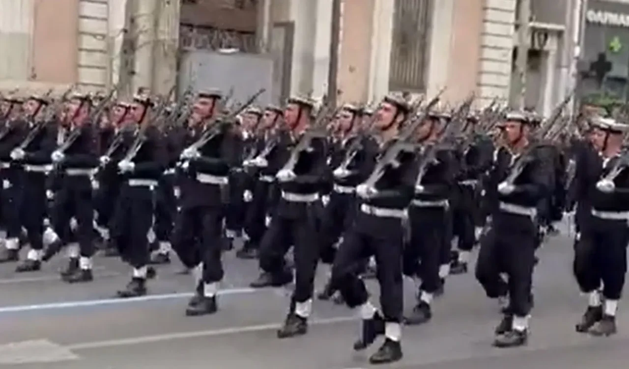 Resmi geçit töreninde Türkiye karşıtı slogan atmışlardı! Askerlerin alacağı ceza belli oldu