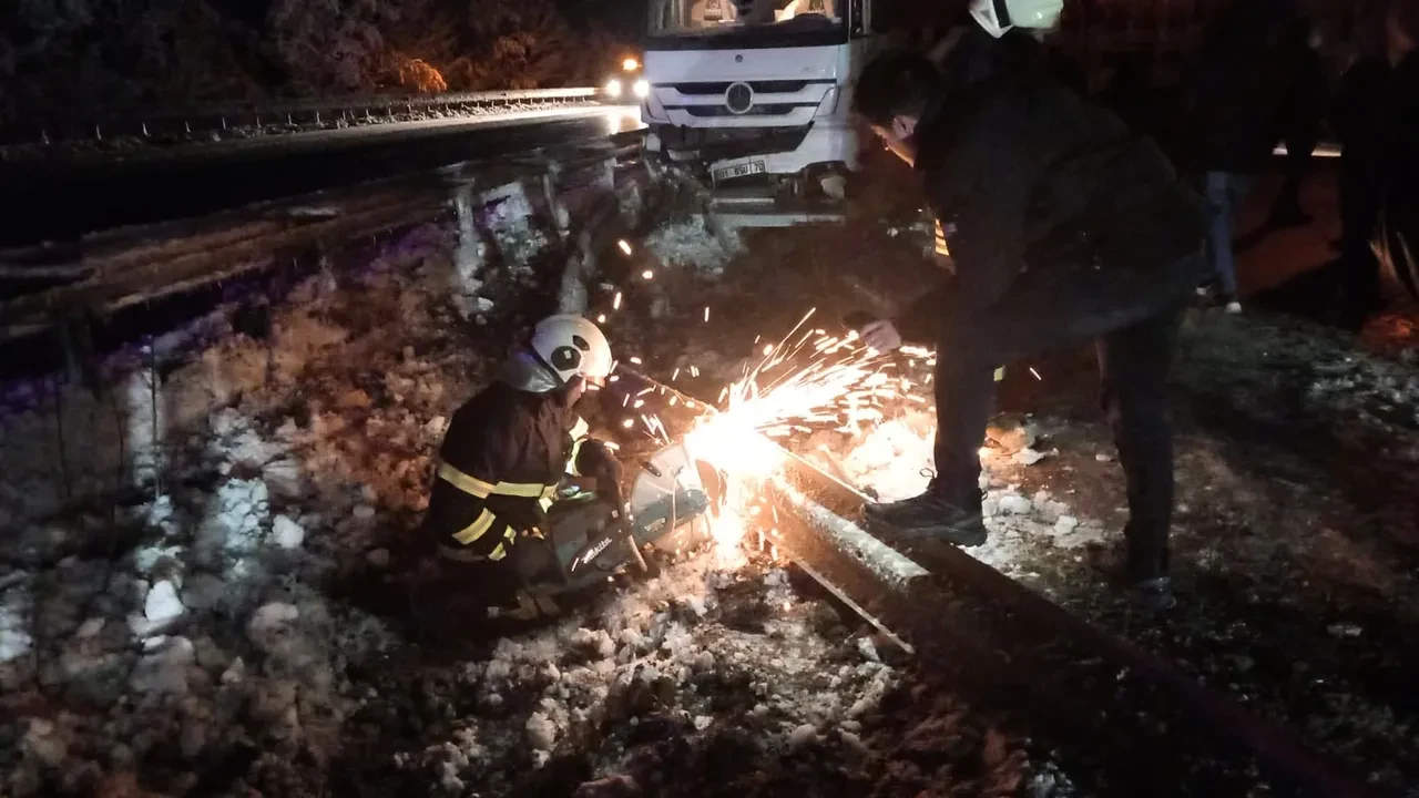 Samsun'da feci kaza! Otobüsle tır çarpıştı: Çok sayıda yaralı var