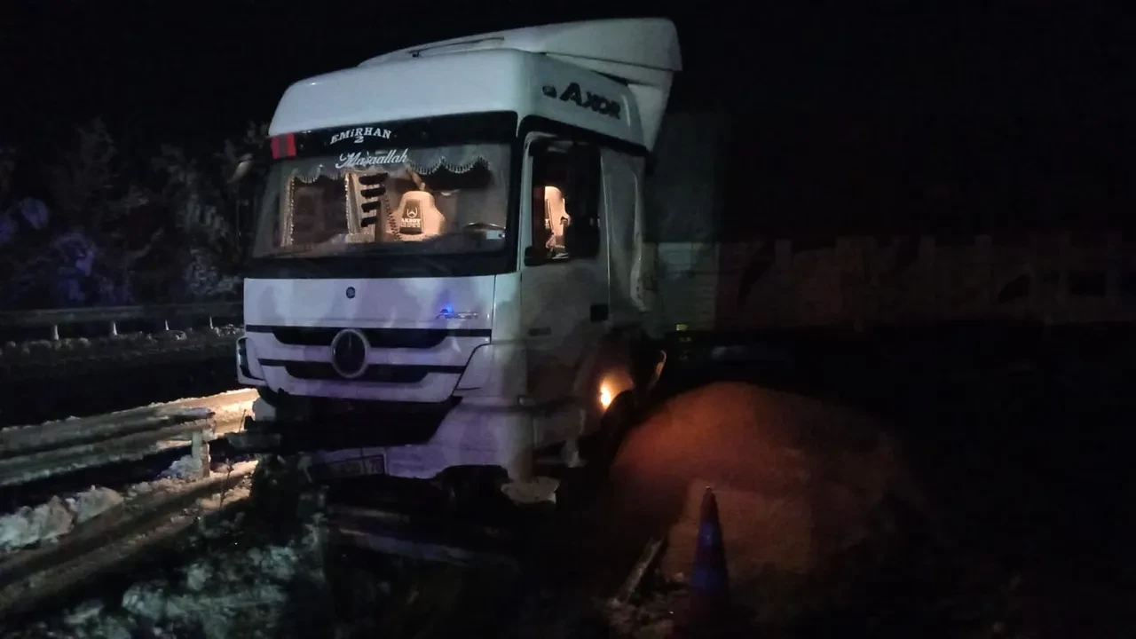 Samsun'da feci kaza! Otobüsle tır çarpıştı: Çok sayıda yaralı var