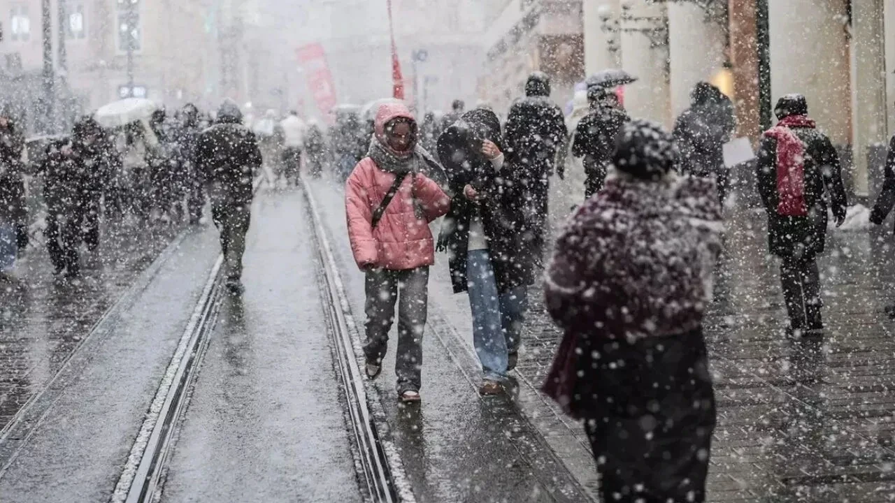 14 Nisan Pazartesi yarın okullar tatil mi? Ankara’da yaşayan vatandaşlar açıklama bekliyor