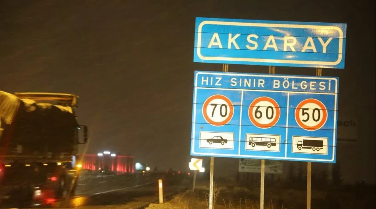 Aksaray’da kar yağışı etkisini artırdı: Hava sıcaklığı eksi 3 dereceye düştü!