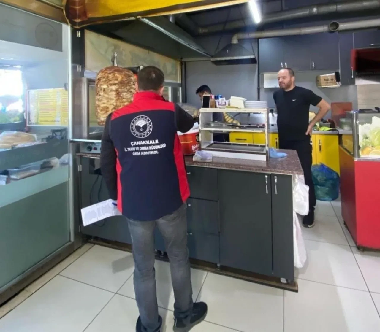 Ekipler tavuk döner için sahada! Vatandaşı zehirleyenler şimdi yandı