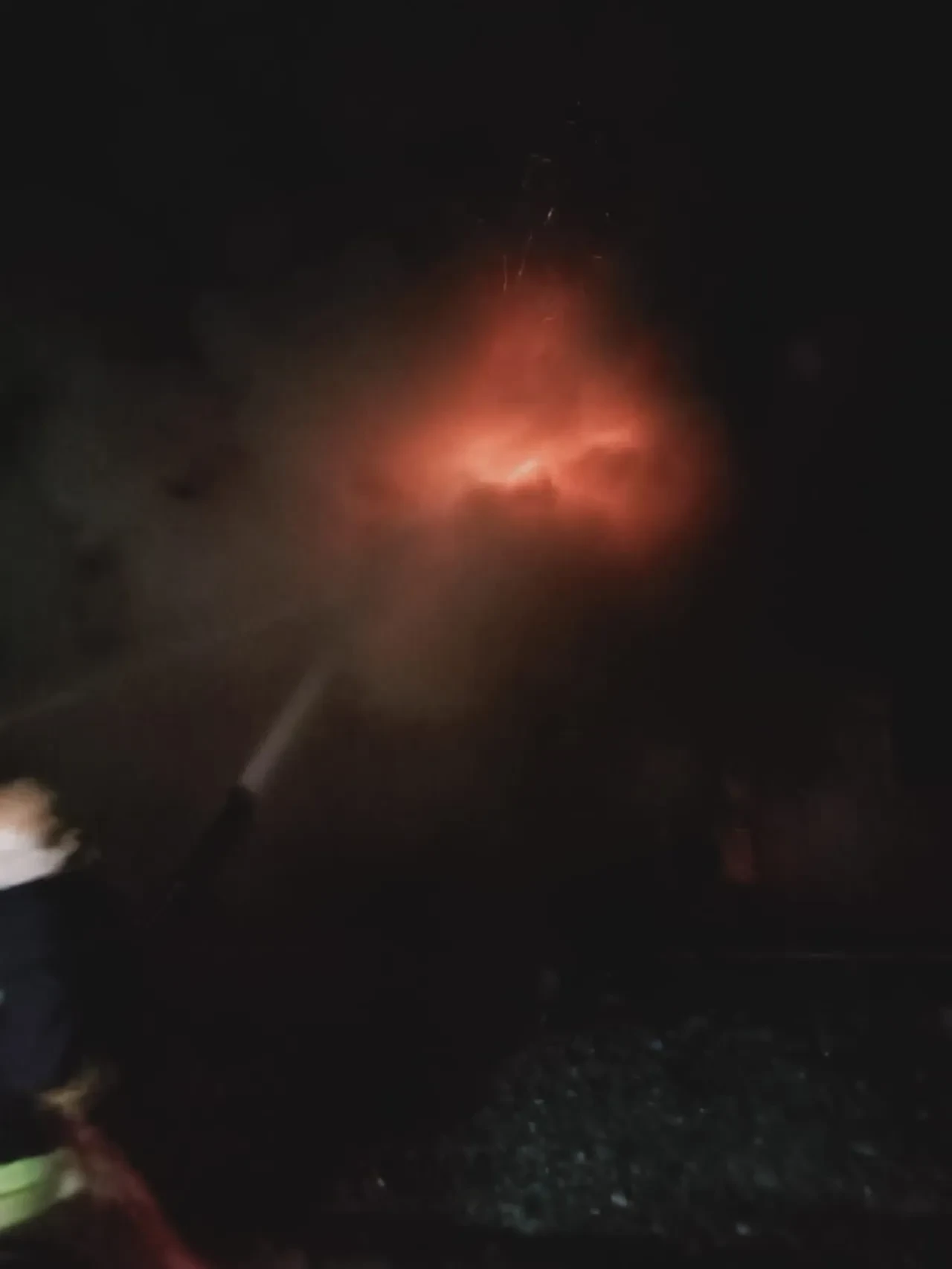 İşçilerin kaldığı konteynerlerde yangın! Ekipler hemen müdahale etti