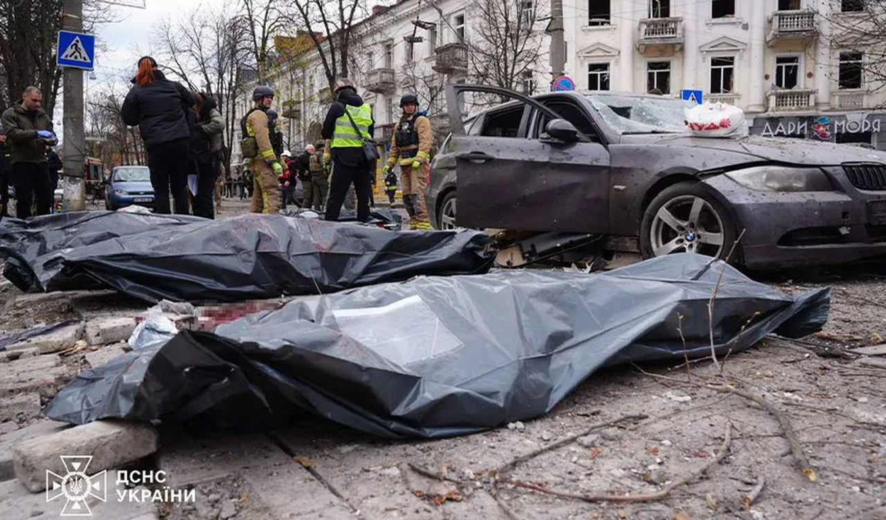 Rusya Ukrayna'yı kana buladı! Balistik füze saldırısında çok sayıda ölü var