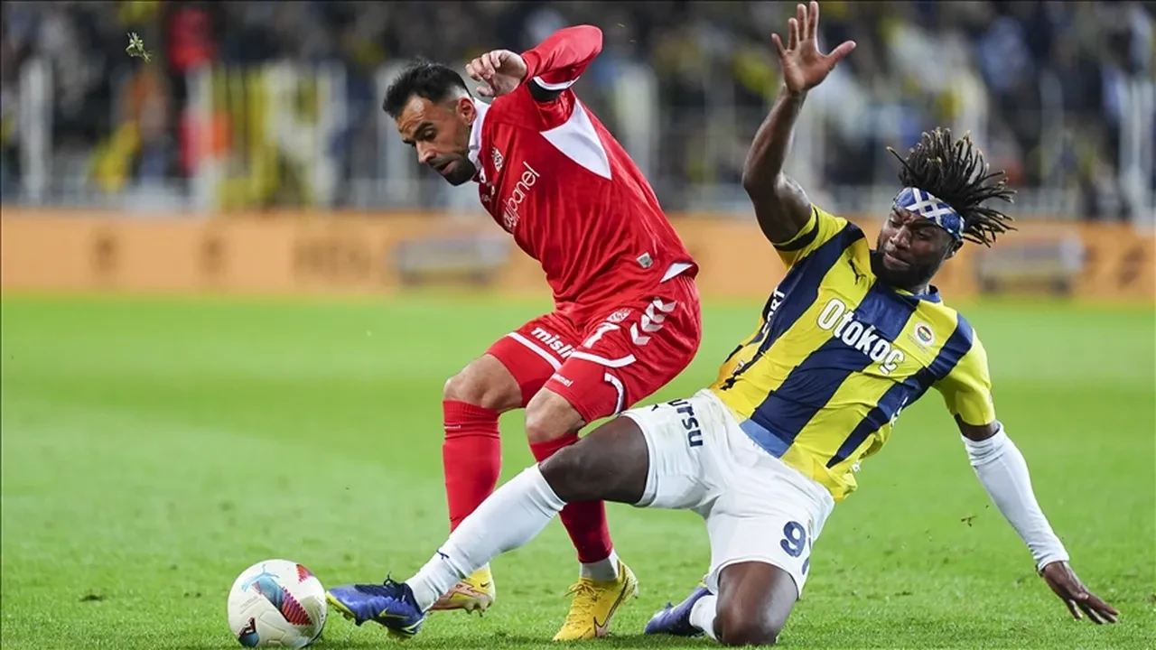 Sivasspor Fenerbahçe maç kadrosu, ilk 11! Mourinho'dan kritik mücadele öncesi dikkat çeken tercih