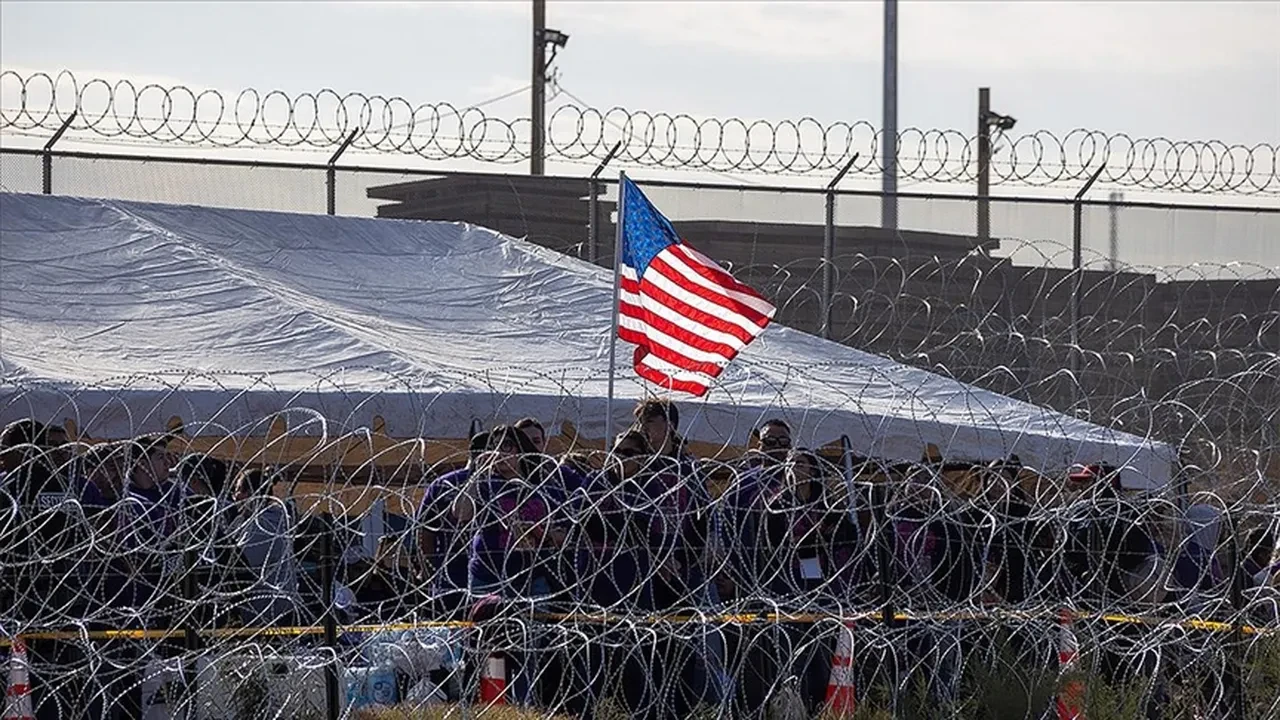 Trump 30 ülkeyle görüşüyor, hedefi büyük! 2026 yılına kadar 1 milyon göçmeni ülkeden gönderecek