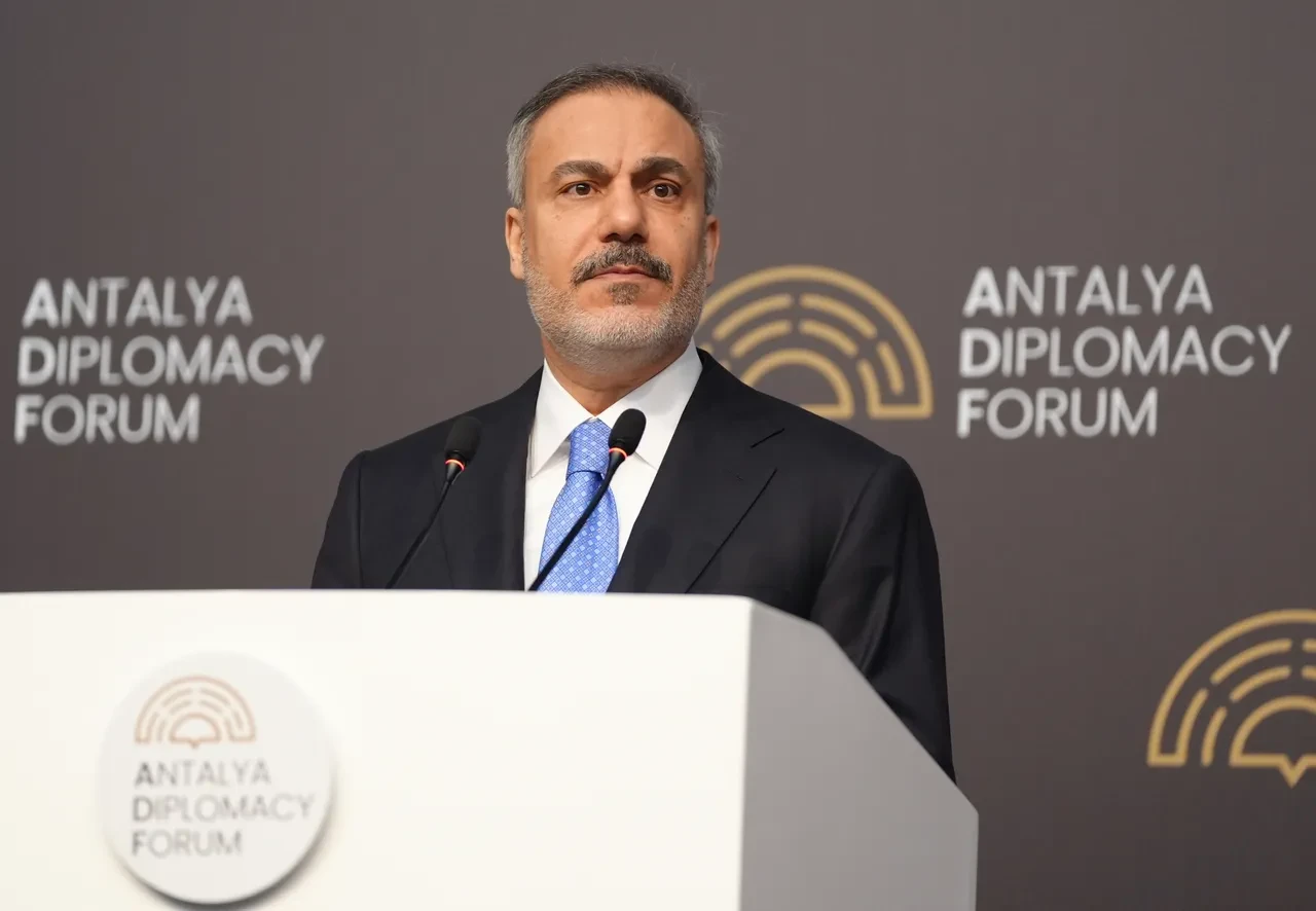 Trump Türkiye'ye gelecek mi? Erdoğan Suriye'ye gidecek mi? Hakan Fidan canlı yayında cevapladı