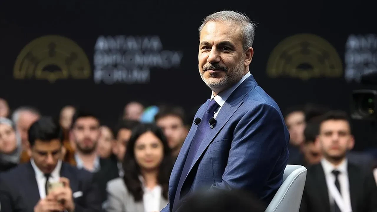 Trump Türkiye'ye gelecek mi? Erdoğan Suriye'ye gidecek mi? Hakan Fidan canlı yayında cevapladı