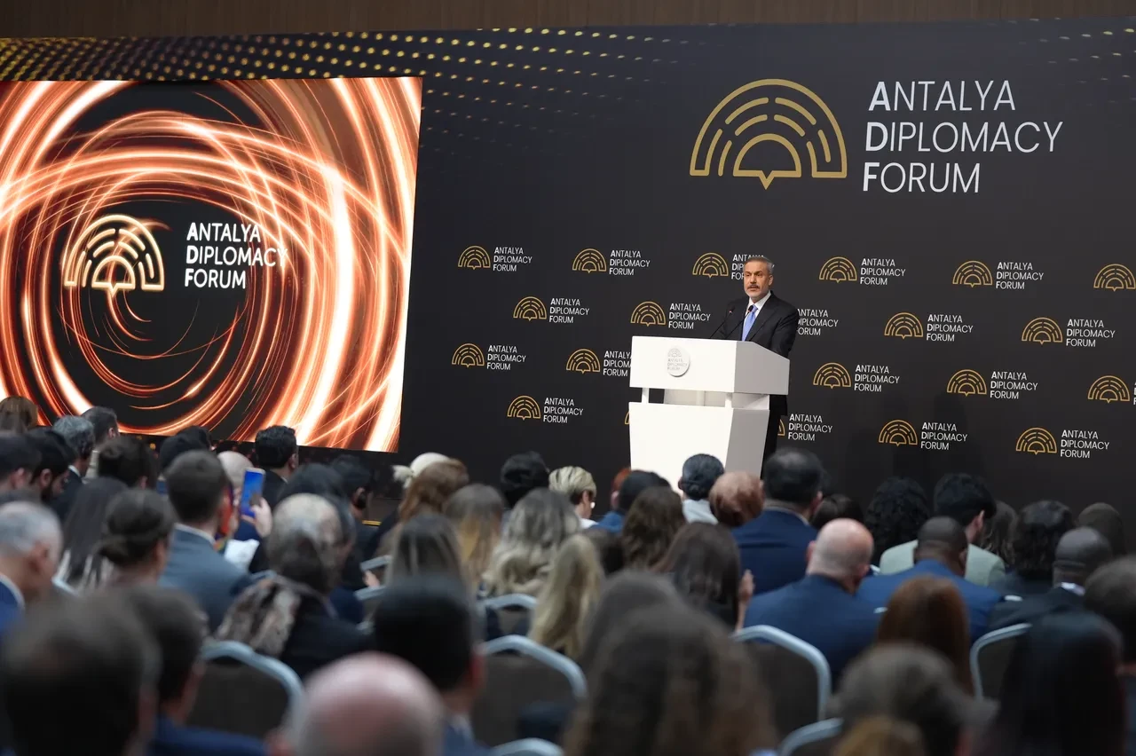 Trump Türkiye'ye gelecek mi? Erdoğan Suriye'ye gidecek mi? Hakan Fidan canlı yayında cevapladı