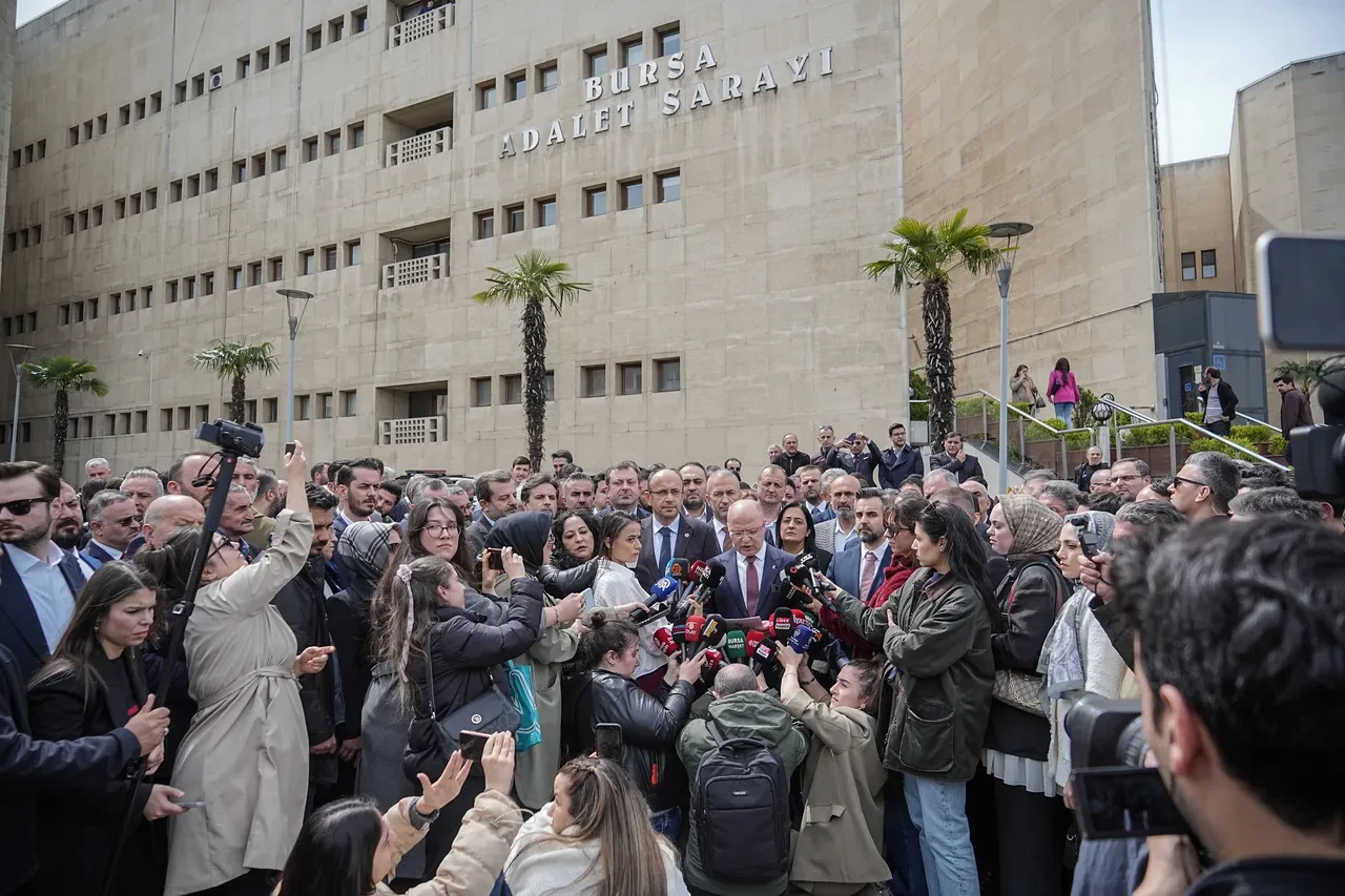 AK Parti yargıya başvurdu! Bursa Büyükşehir Belediye Başkanı Mustafa Bozbey hakkında yolsuzluk suçlaması