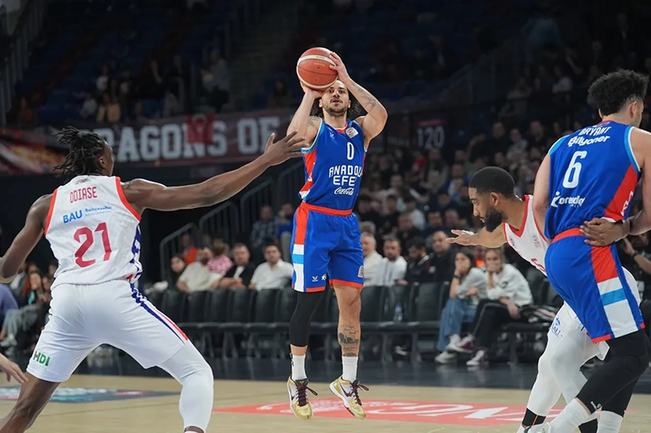 Anadolu Efes, Bahçeşehir Koleji maç sonucu kaç kaç? 14 sayıdan dönüp kazanmayı bildi