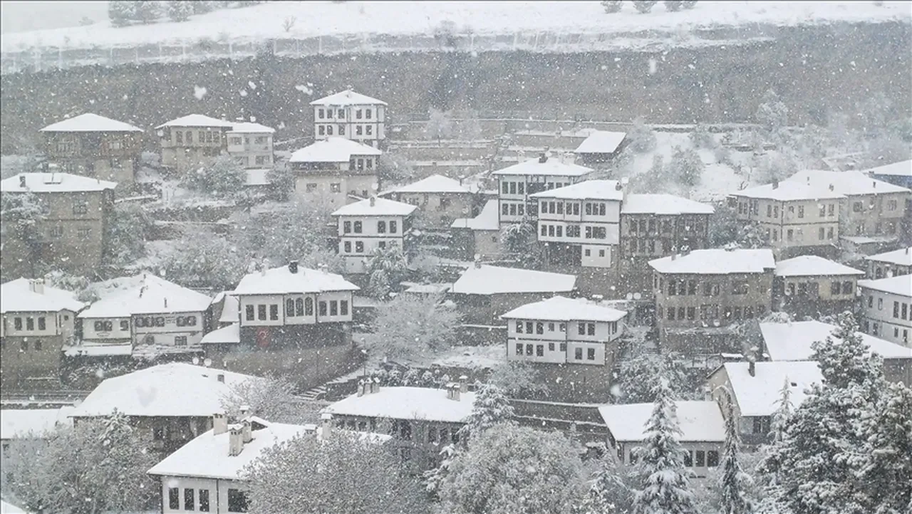 Bugün hava nasıl olacak? Doğuda kar tatili, batıda montlar dolaba! 14 Nisan hava durumu