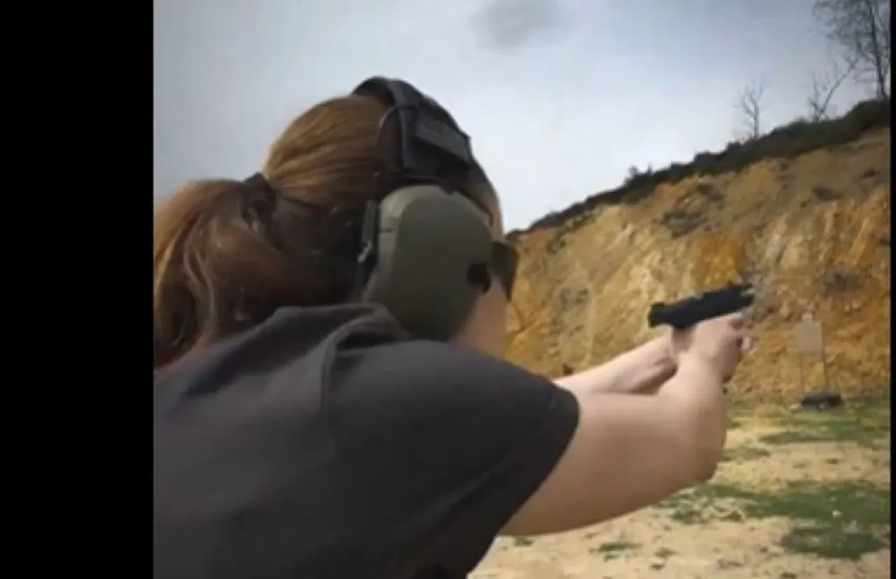 Burcu Özberk yeni dizisi için çalışmalara başladı! Atış talimindeki videosu sosyal medyayı salladı