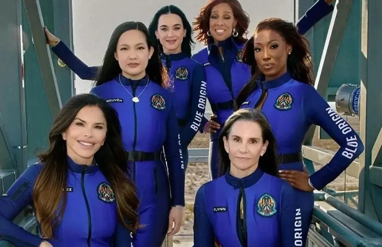 Dünyaca ünlü şarkıcı Katy Perry uzaya çıktı! Geri döndüğünde bakın ilk ne yaptı 