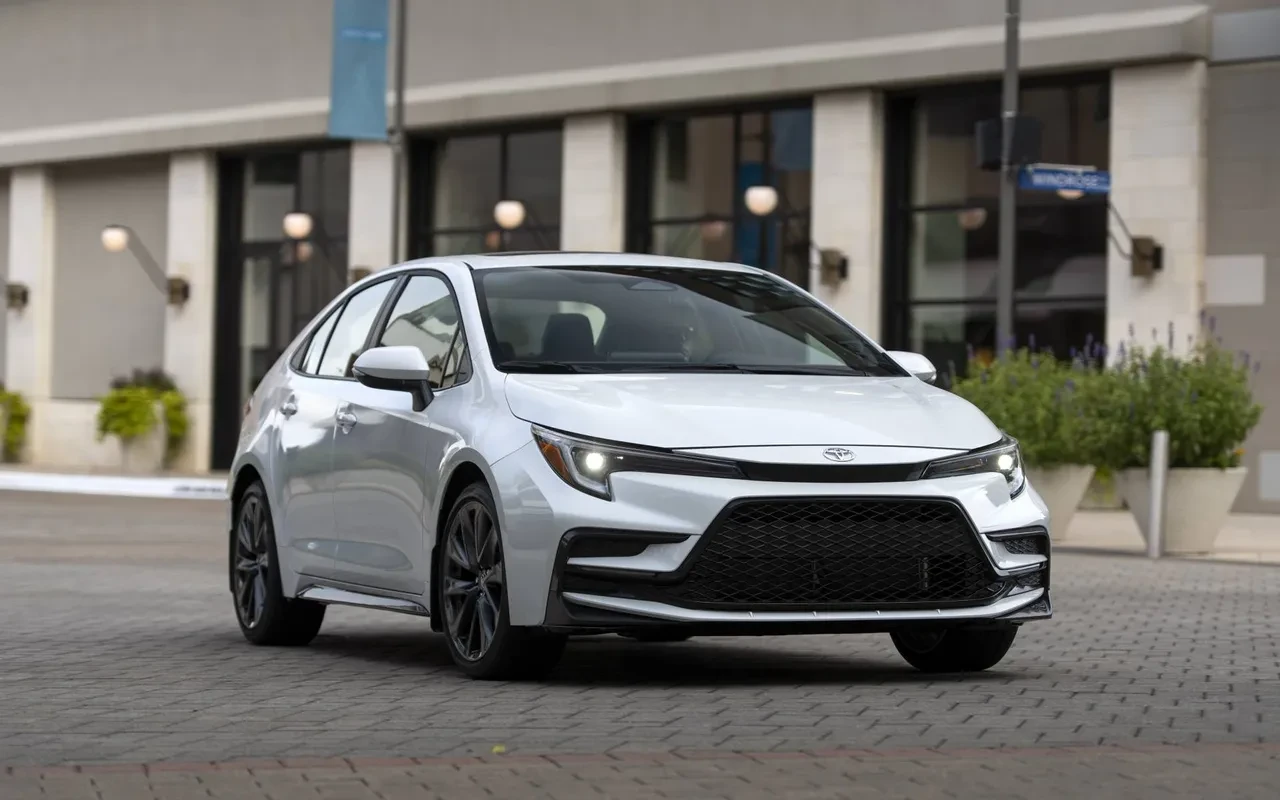 Hangi hibrit sedan daha iyi, Honda mı Toyota mı? A'dan Z'ye kıyaslandı