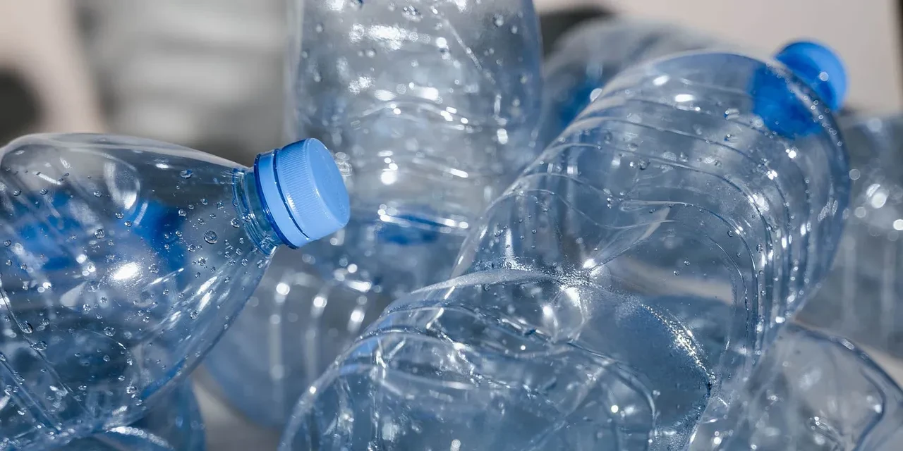 Pet şişelerin içinde saklı tehlike! Mide ve bağırsaklarda enfeksiyona sebep oluyor