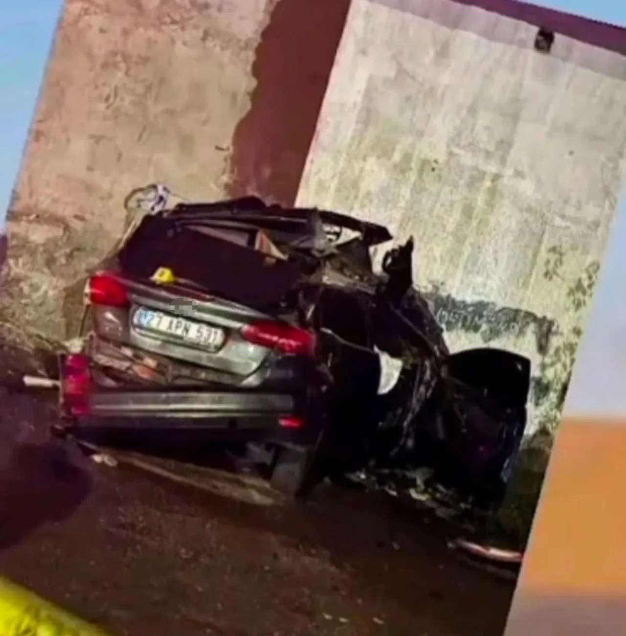 Şırnak'ta otomobil duvara çarptı: 2 gencin ölümü ilçeyi üzüntüye boğdu!